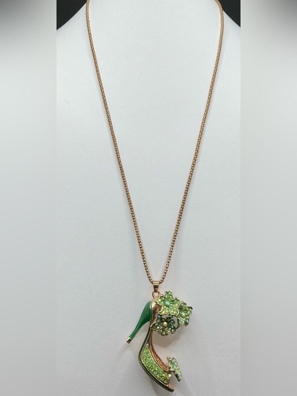 BETSY JOHNSON LUCKY LITTLE GREEN PAVE HIGH HEEL PENDANT NECKLACE
